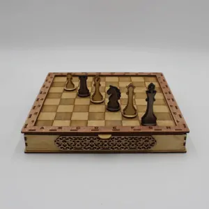 Dřevěné cestovní šachy v krabičce
